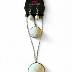 Paparazzi silver necklace marble looking